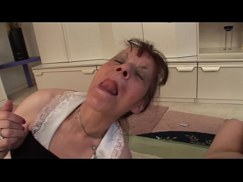 ❤️ Twee oumas en een oupa het 'n drietal ☑ Seksvideo by ons af.onlydesiporn.ru ️❤
