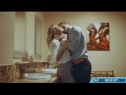 ❤️ Wanneer 'n rondborstige blondine jou in 'n openbare toilet verlei ☑ Seksvideo by ons af.onlydesiporn.ru ️❤